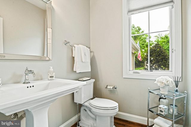 1109 NIELSON ST, Mclean, VA 22102