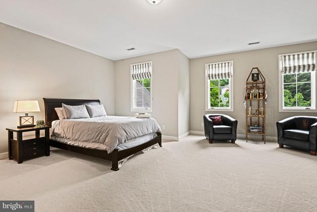 1109 NIELSON ST, Mclean, VA 22102