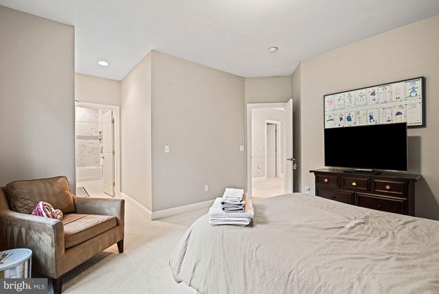 1109 NIELSON ST, Mclean, VA 22102