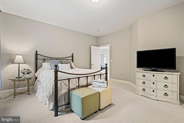 1109 NIELSON ST, Mclean, VA 22102