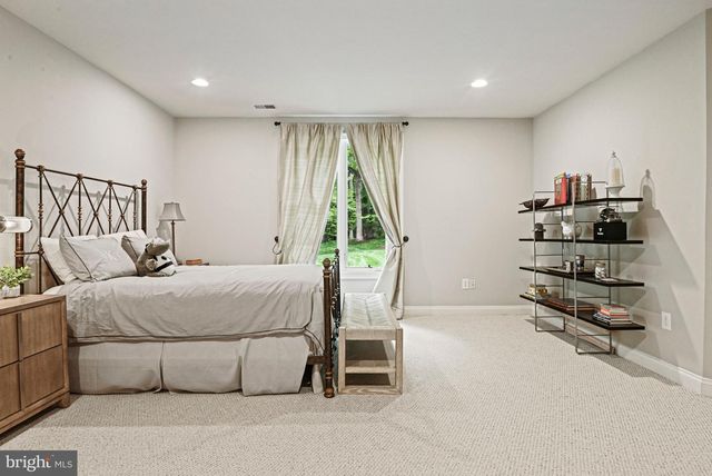 1109 NIELSON ST, Mclean, VA 22102