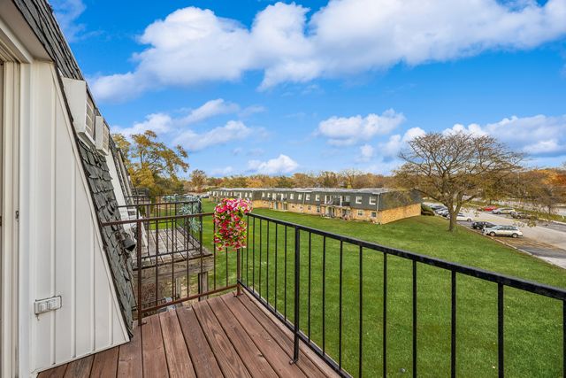 8480 W 103rd Terrace 301, Palos Hills, IL 60465