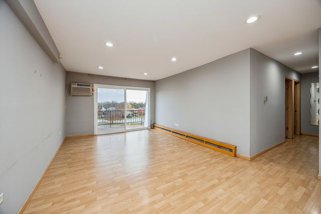 8480 W 103rd Terrace 301, Palos Hills, IL 60465