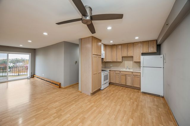 8480 W 103rd Terrace 301, Palos Hills, IL 60465