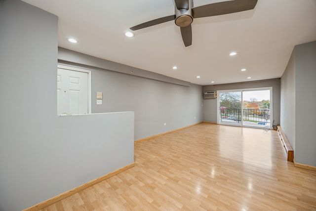 8480 W 103rd Terrace 301, Palos Hills, IL 60465