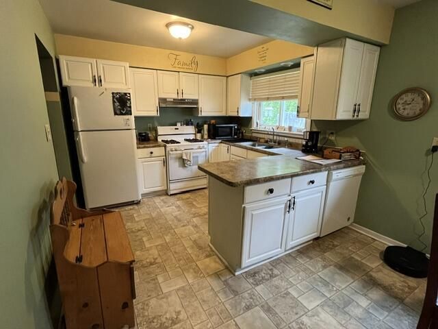 2504 S 8 STREET, Manitowoc, WI 54220