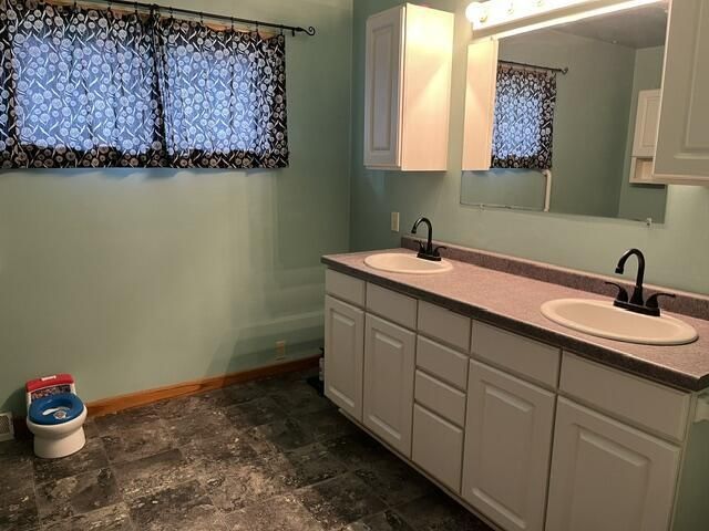 2504 S 8 STREET, Manitowoc, WI 54220