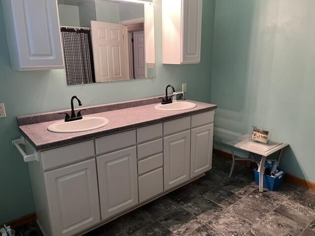 2504 S 8 STREET, Manitowoc, WI 54220