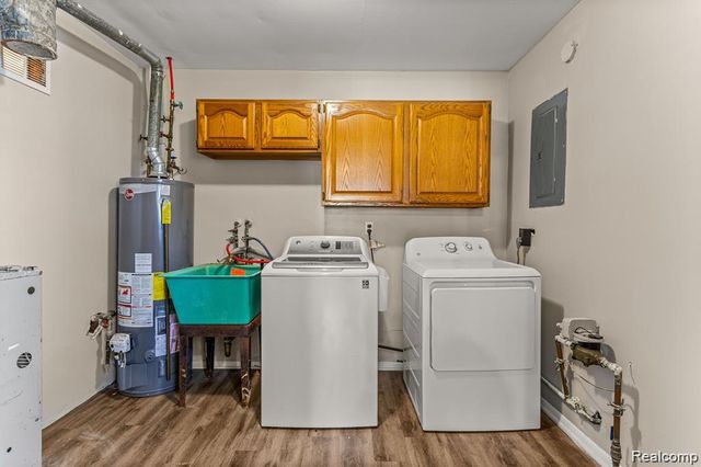 25469 Powers St Avenue, Dearborn Heights, MI 48125