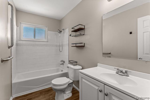 25469 Powers St Avenue, Dearborn Heights, MI 48125