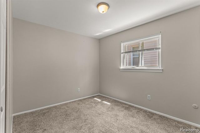 25469 Powers St Avenue, Dearborn Heights, MI 48125