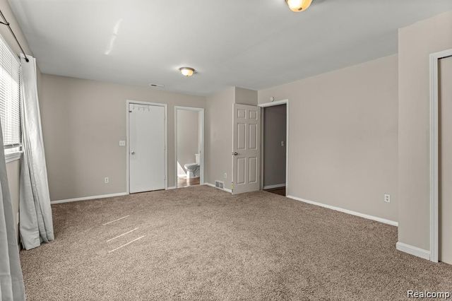 25469 Powers St Avenue, Dearborn Heights, MI 48125