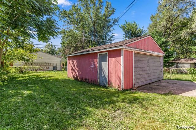 25469 Powers St Avenue, Dearborn Heights, MI 48125