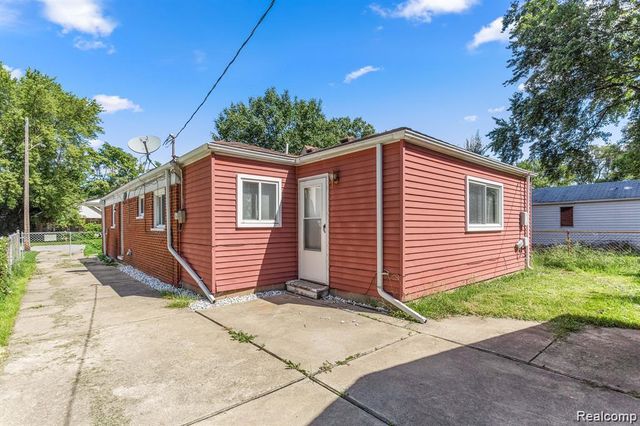 25469 Powers St Avenue, Dearborn Heights, MI 48125