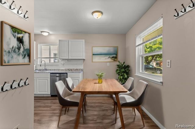 25469 Powers St Avenue, Dearborn Heights, MI 48125
