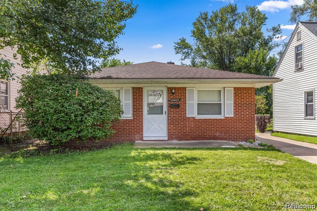 25469 Powers St Avenue, Dearborn Heights, MI 48125