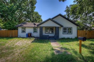 911 S 4th Street, Bonham, TX 75418