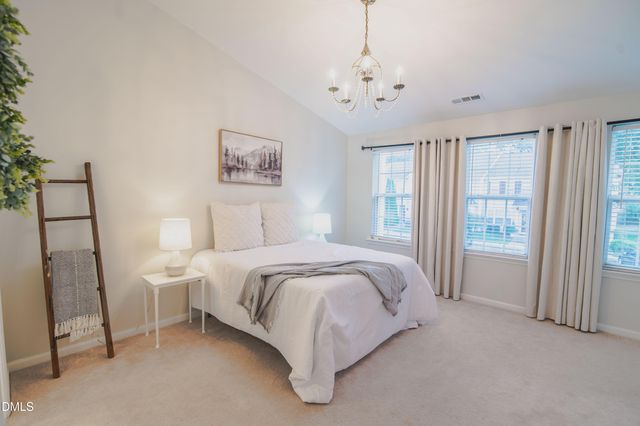 5318 Crescentview Parkway, Raleigh, NC 27606