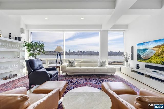 9 Somerset Lane 203-204, Edgewater, NJ 07020