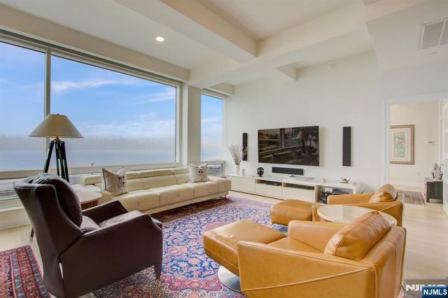 9 Somerset Lane 203-204, Edgewater, NJ 07020