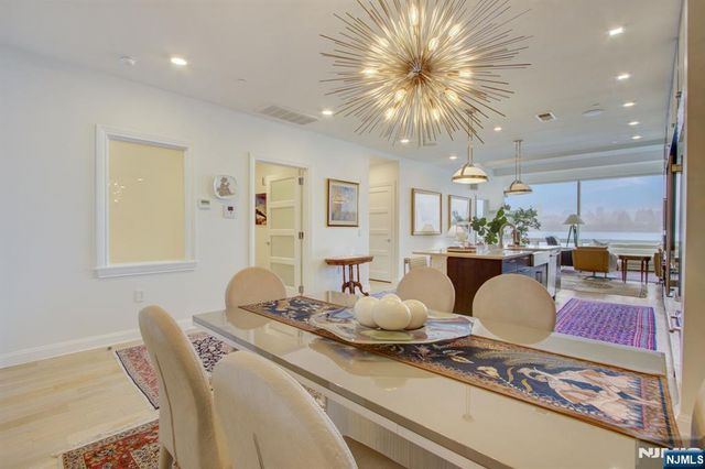 9 Somerset Lane 203-204, Edgewater, NJ 07020