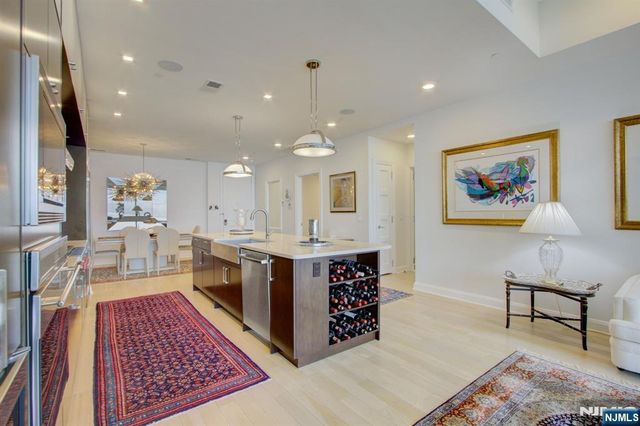 9 Somerset Lane 203-204, Edgewater, NJ 07020