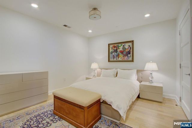 9 Somerset Lane 203-204, Edgewater, NJ 07020