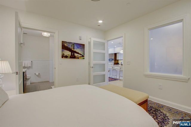 9 Somerset Lane 203-204, Edgewater, NJ 07020