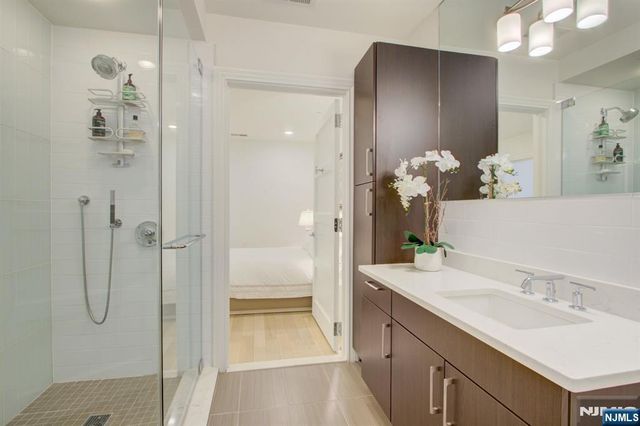 9 Somerset Lane 203-204, Edgewater, NJ 07020