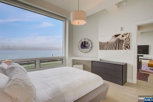 9 Somerset Lane 203-204, Edgewater, NJ 07020