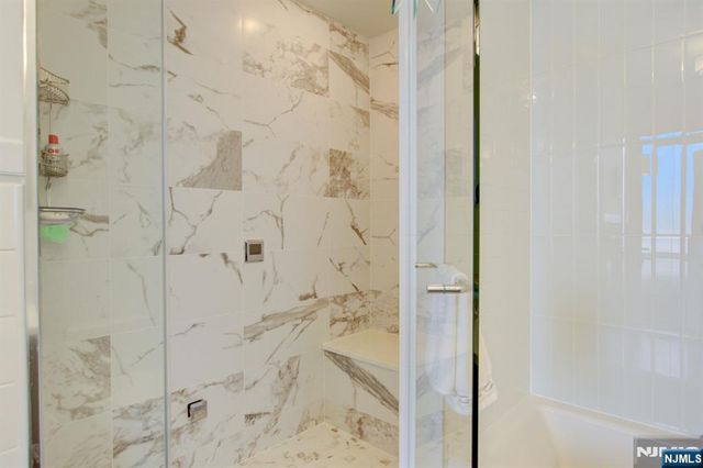 9 Somerset Lane 203-204, Edgewater, NJ 07020