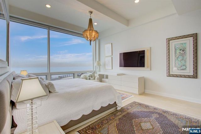 9 Somerset Lane 203-204, Edgewater, NJ 07020