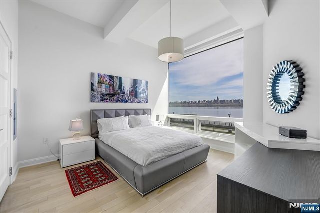 9 Somerset Lane 203-204, Edgewater, NJ 07020