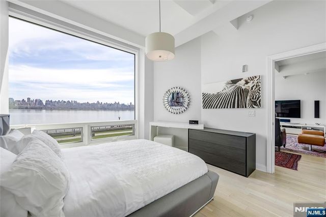 9 Somerset Lane 203-204, Edgewater, NJ 07020