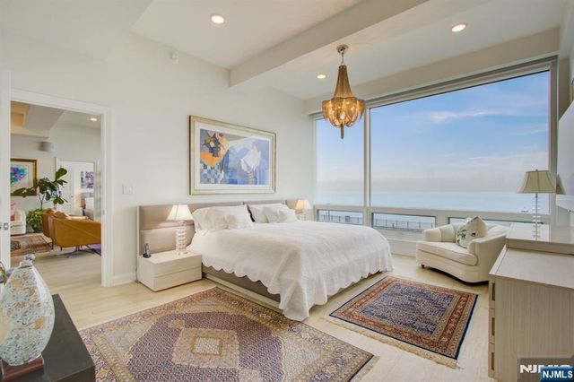 9 Somerset Lane 203-204, Edgewater, NJ 07020