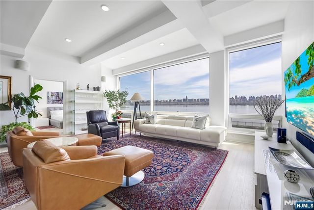 9 Somerset Lane 203-204, Edgewater, NJ 07020