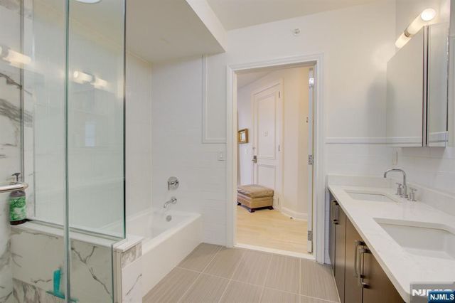 9 Somerset Lane 203-204, Edgewater, NJ 07020