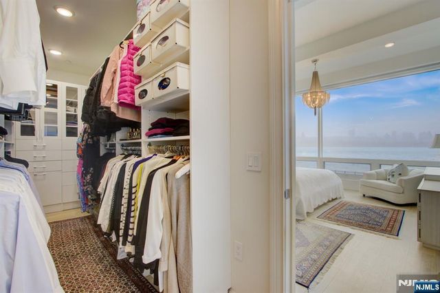 9 Somerset Lane 203-204, Edgewater, NJ 07020