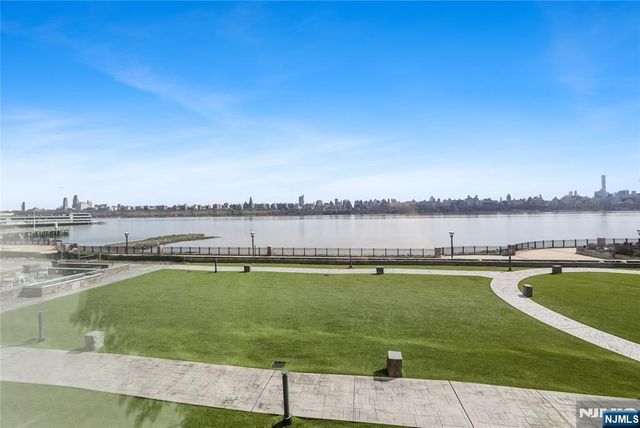 9 Somerset Lane 203-204, Edgewater, NJ 07020