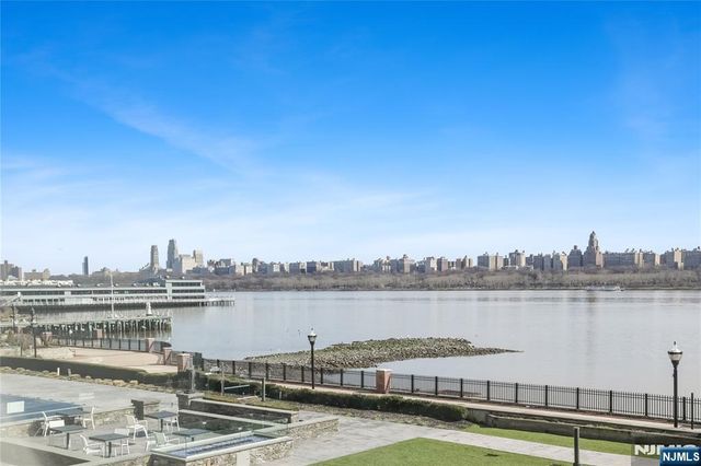 9 Somerset Lane 203-204, Edgewater, NJ 07020