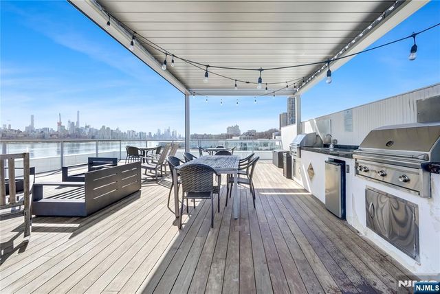 9 Somerset Lane 203-204, Edgewater, NJ 07020