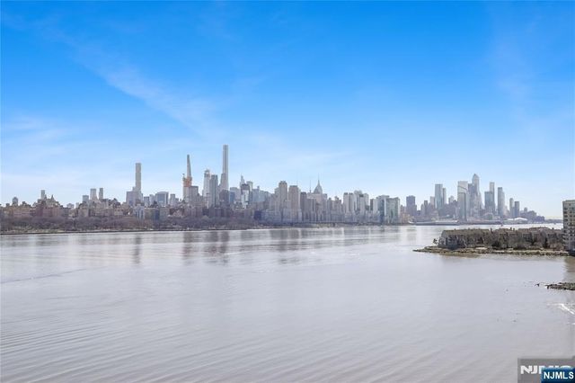 9 Somerset Lane 203-204, Edgewater, NJ 07020