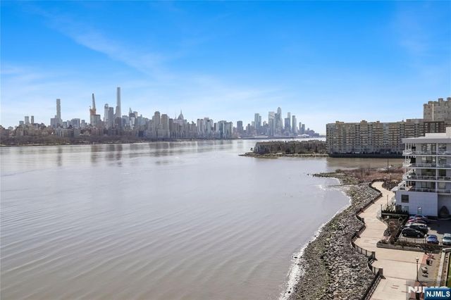 9 Somerset Lane 203-204, Edgewater, NJ 07020