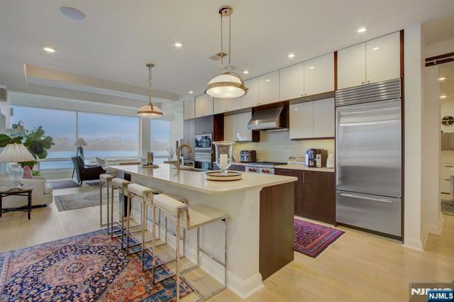 9 Somerset Lane 203-204, Edgewater, NJ 07020