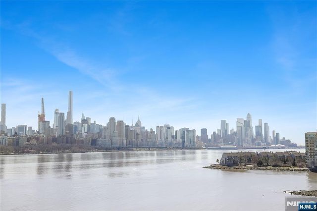 9 Somerset Lane 203-204, Edgewater, NJ 07020