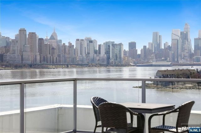 9 Somerset Lane 203-204, Edgewater, NJ 07020