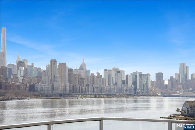 9 Somerset Lane 203-204, Edgewater, NJ 07020