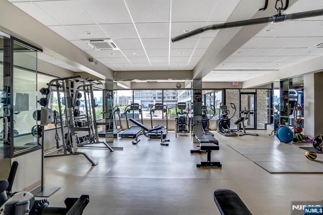 9 Somerset Lane 203-204, Edgewater, NJ 07020