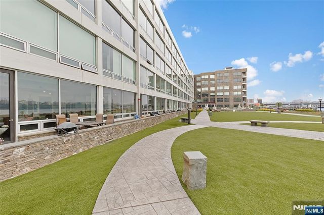 9 Somerset Lane 203-204, Edgewater, NJ 07020