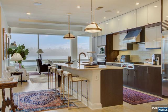 9 Somerset Lane 203-204, Edgewater, NJ 07020